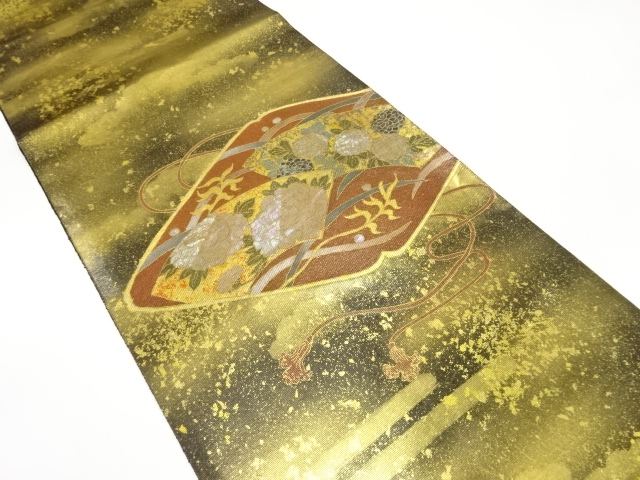 金彩螺鈿　地紙に牡丹・菊模様　袋帯